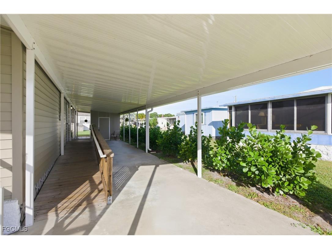 515 Blossom Court North Fort Myers FL 33917 2025017007 image4