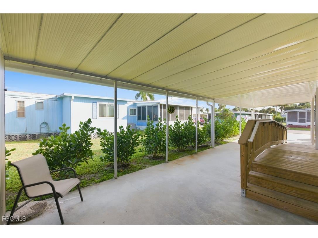 515 Blossom Court North Fort Myers FL 33917 2025017007 image5