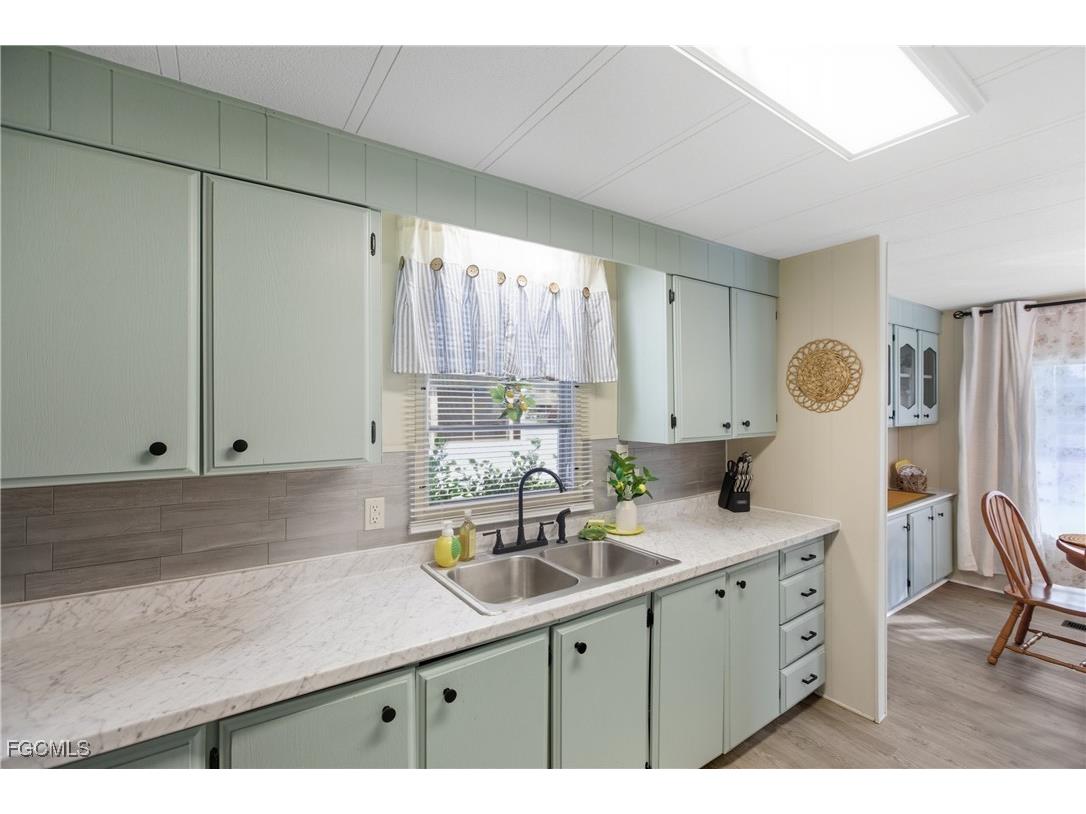 515 Blossom Court North Fort Myers FL 33917 2025017007 image8