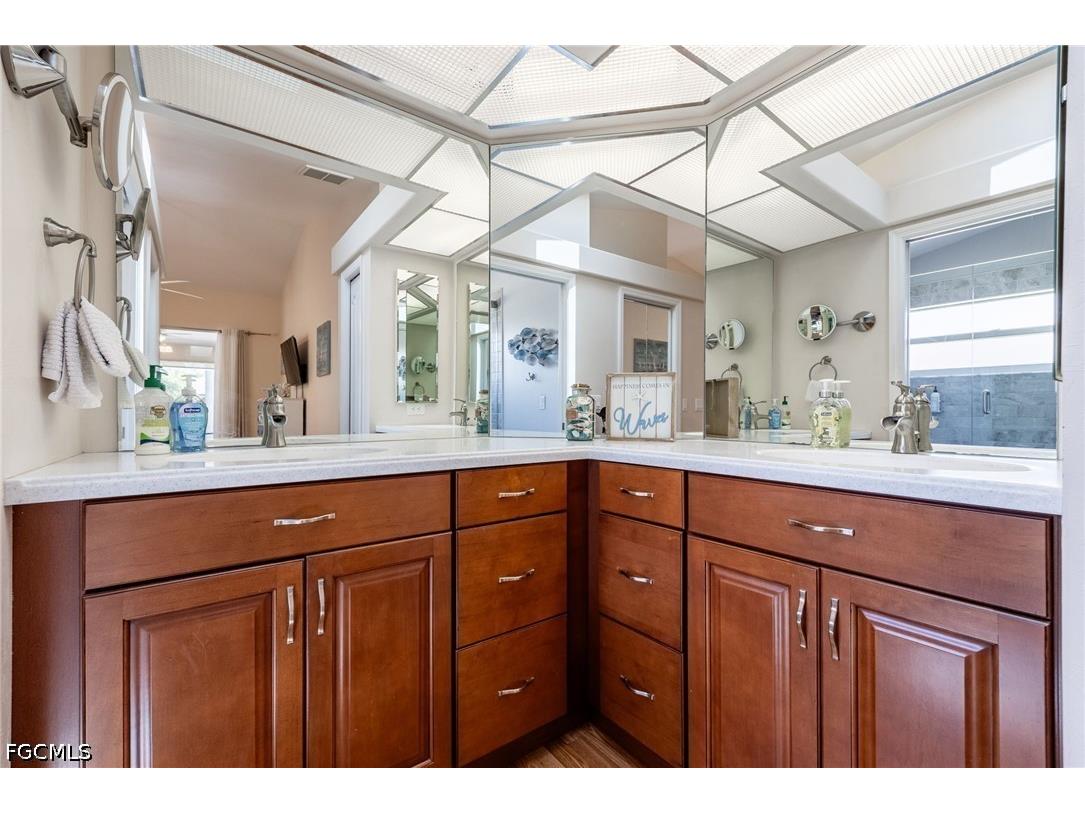 516 SE 8th Place Cape Coral FL 33990 2026020162 image20