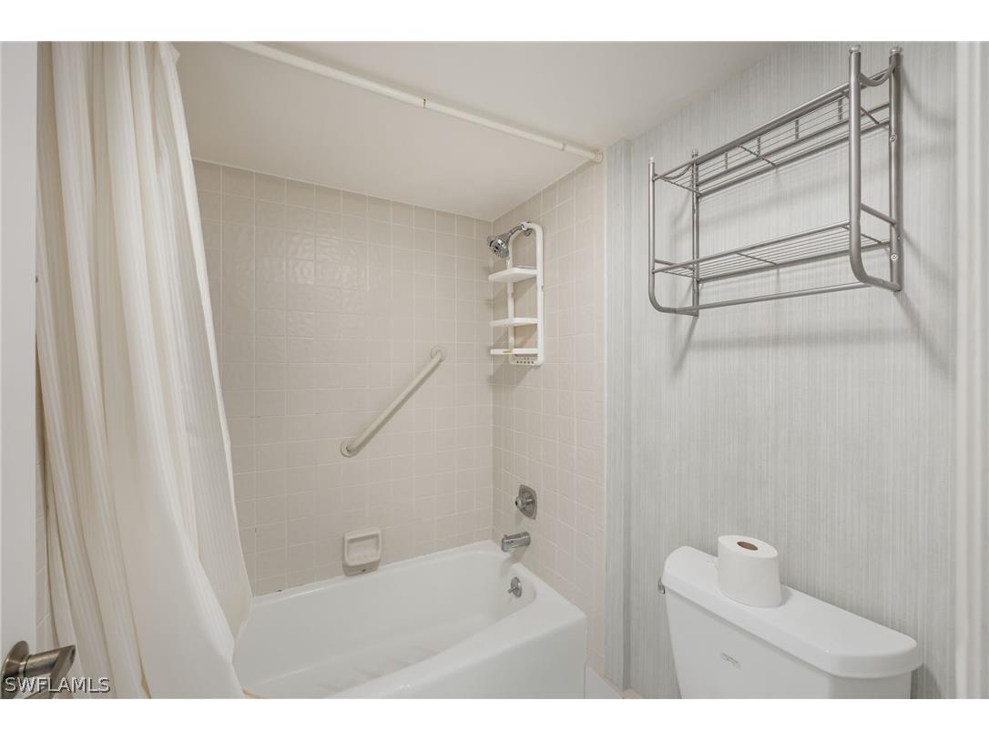 517 Lake Louise Circle #201 Naples FL 34110 226008919 image12