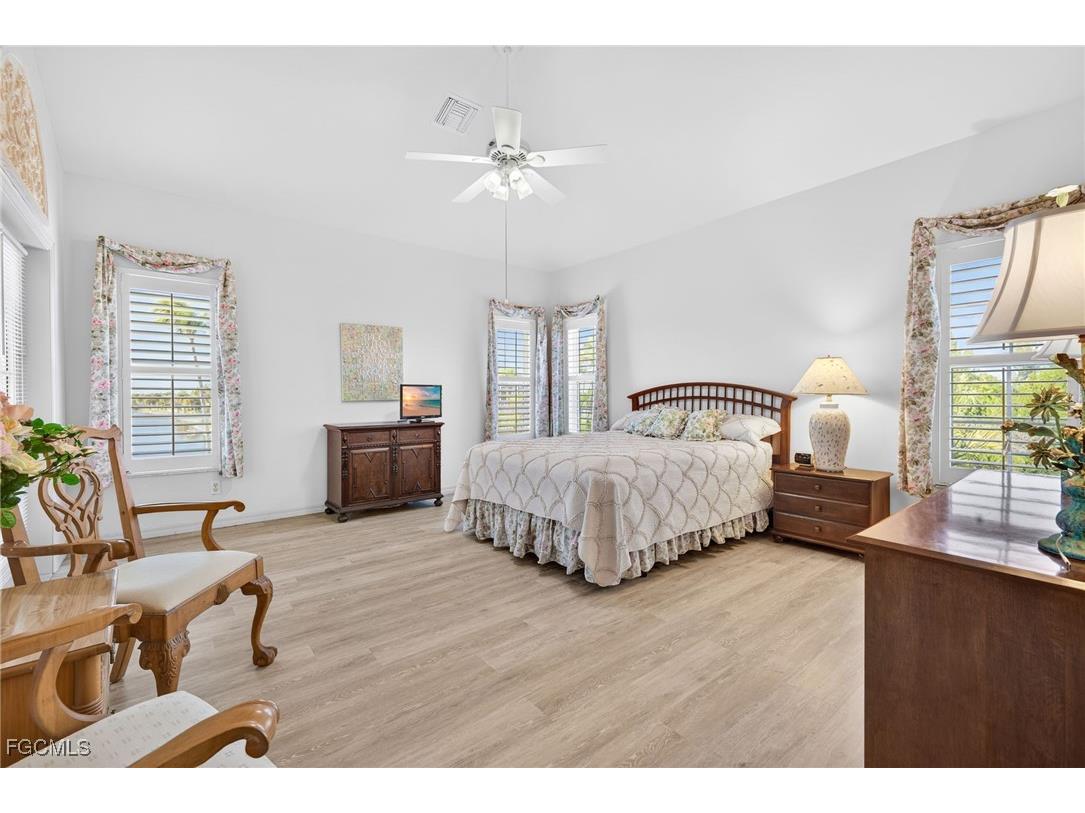 517 Lake Murex Circle Sanibel FL 33957 2025025389 image15