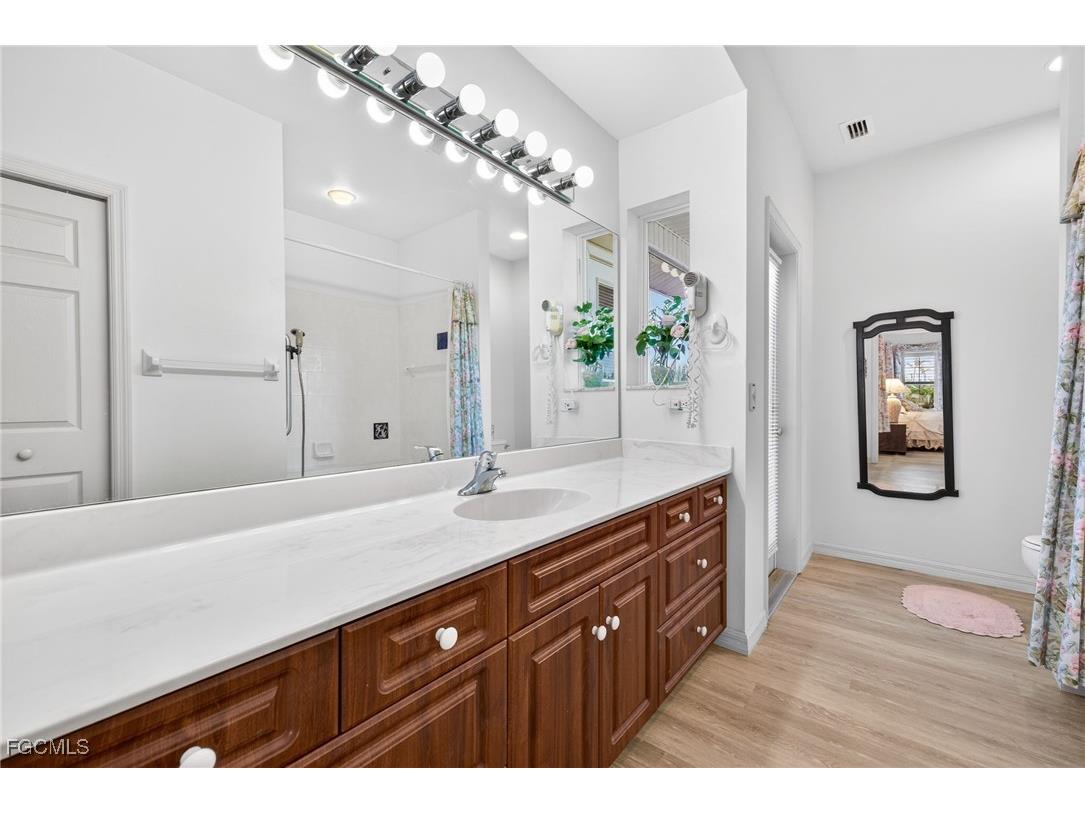 517 Lake Murex Circle Sanibel FL 33957 2025025389 image18