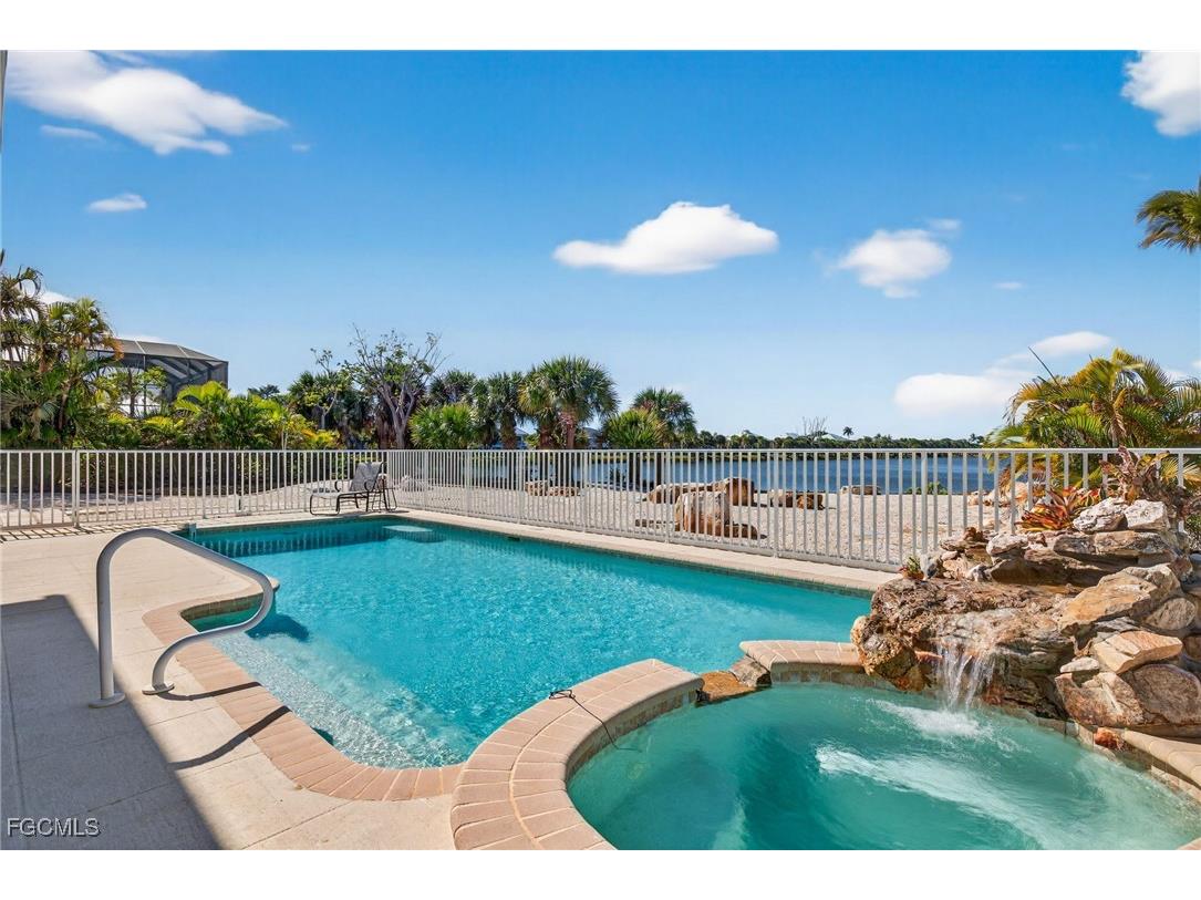 517 Lake Murex Circle Sanibel FL 33957 2025025389 image34