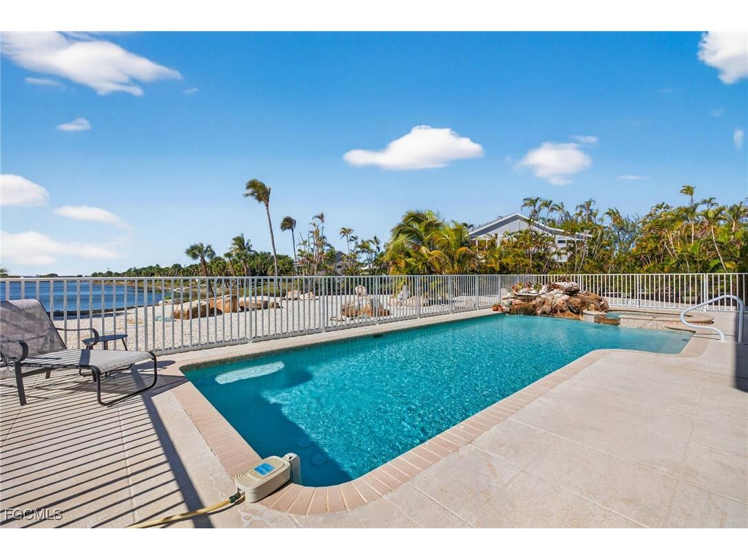 517 Lake Murex Circle Sanibel FL 33957 2025025389 image35