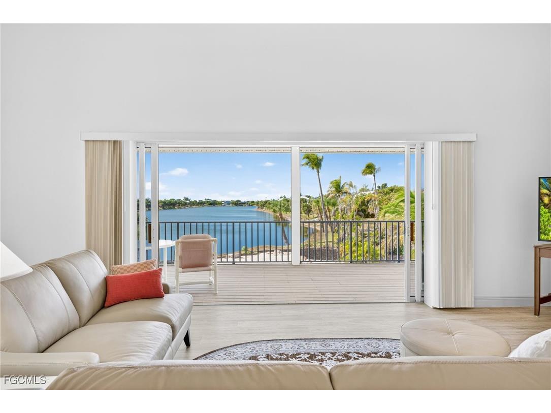 517 Lake Murex Circle Sanibel FL 33957 2025025389 image7