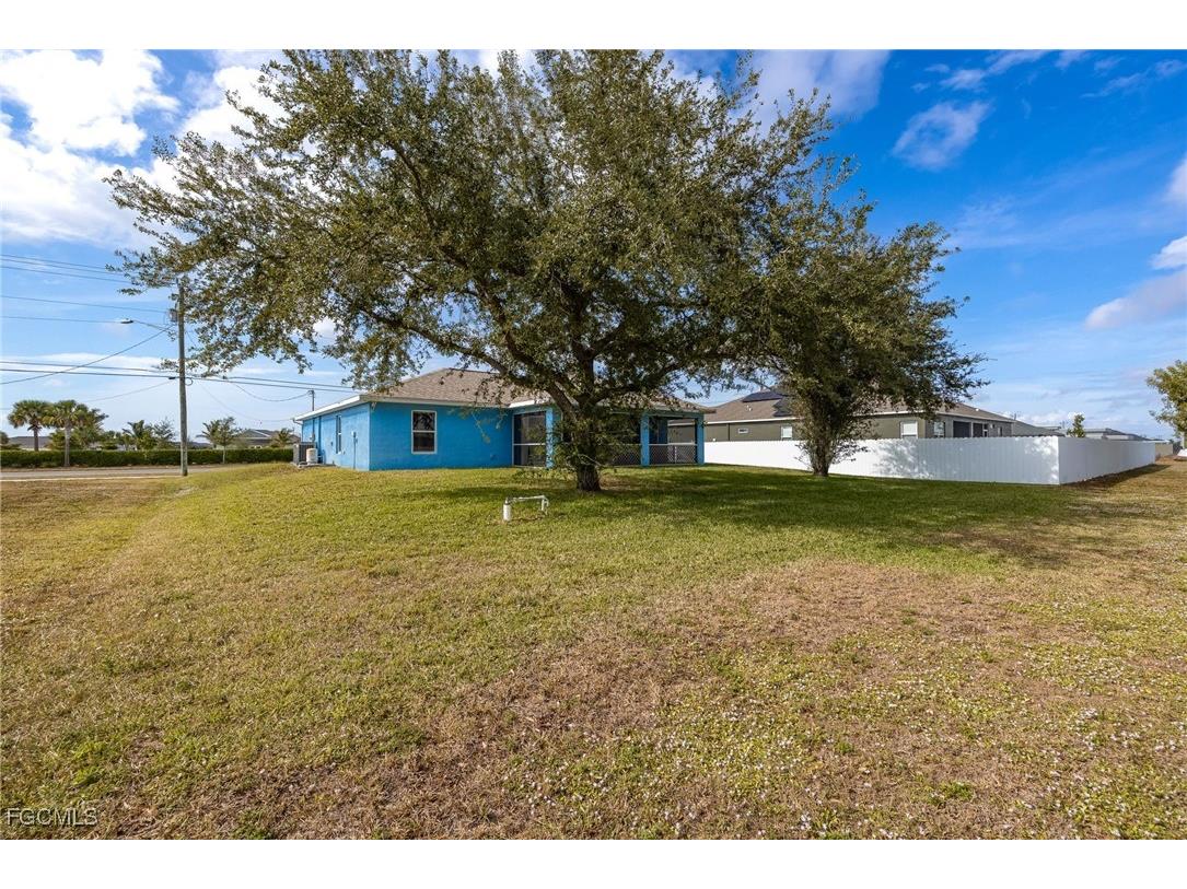 517 Nelson Road N Cape Coral FL 33993 2025018759 image13