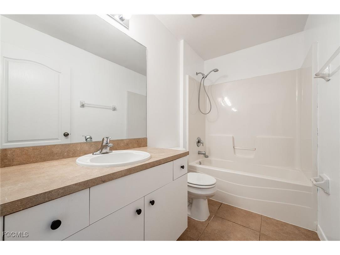 517 Nelson Road N Cape Coral FL 33993 2025018759 image22