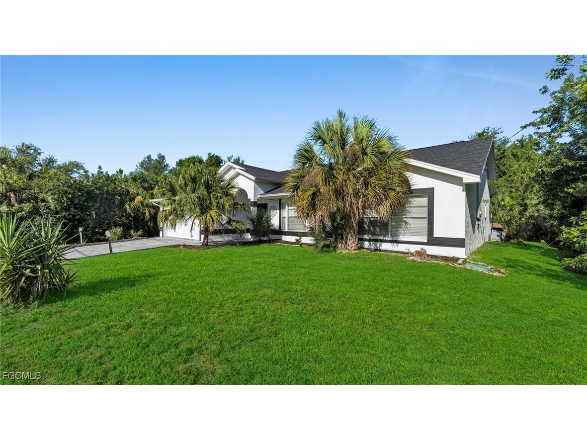 517 Palmetto Avenue Lehigh Acres FL 33972 2025002240 image6