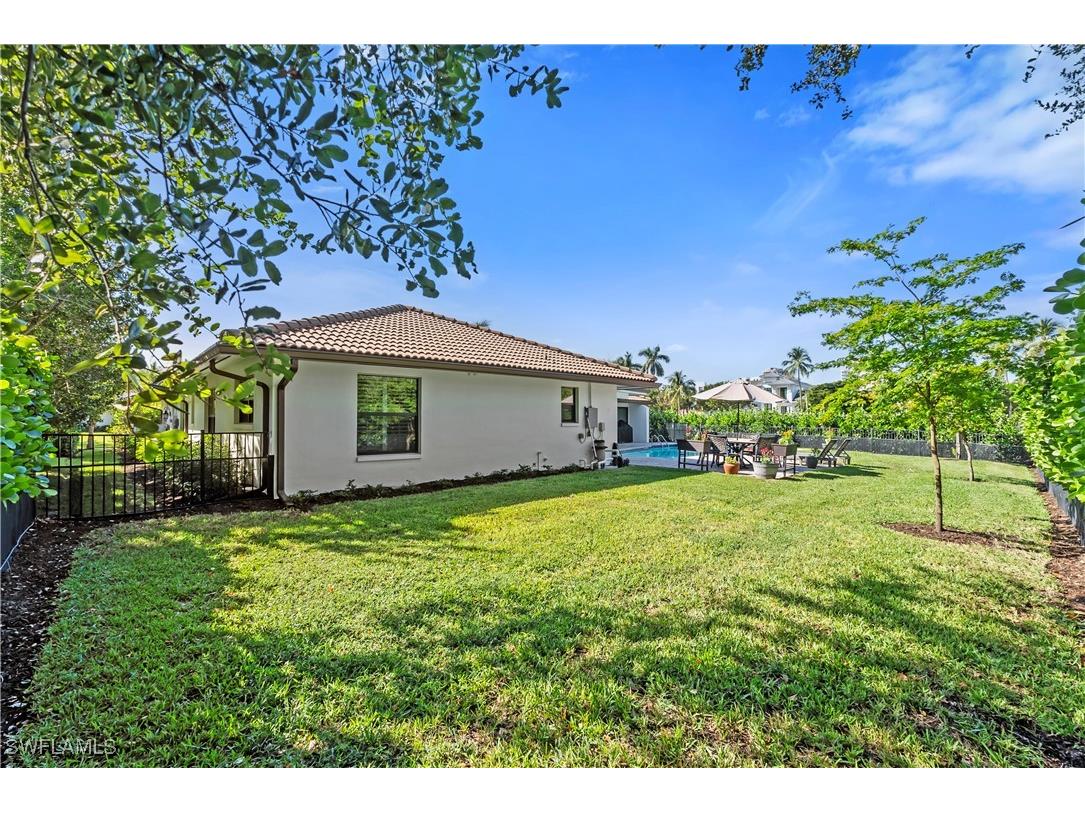 517 Parkwood Lane Naples FL 34103 225078169 image27