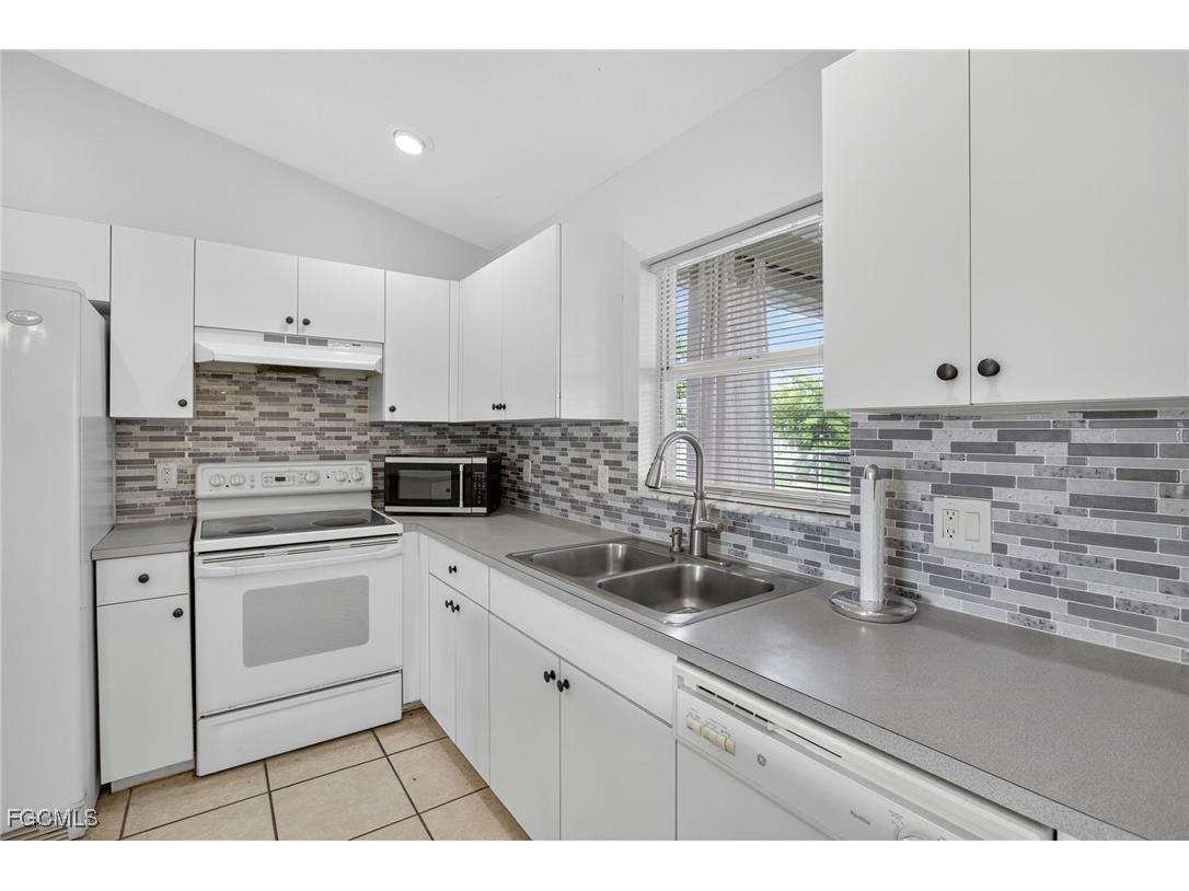 517 SE 16th Place Cape Coral FL 33990 2025013381 image11