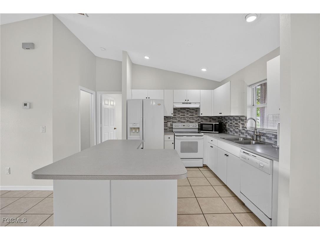 517 SE 16th Place Cape Coral FL 33990 2025013381 image9