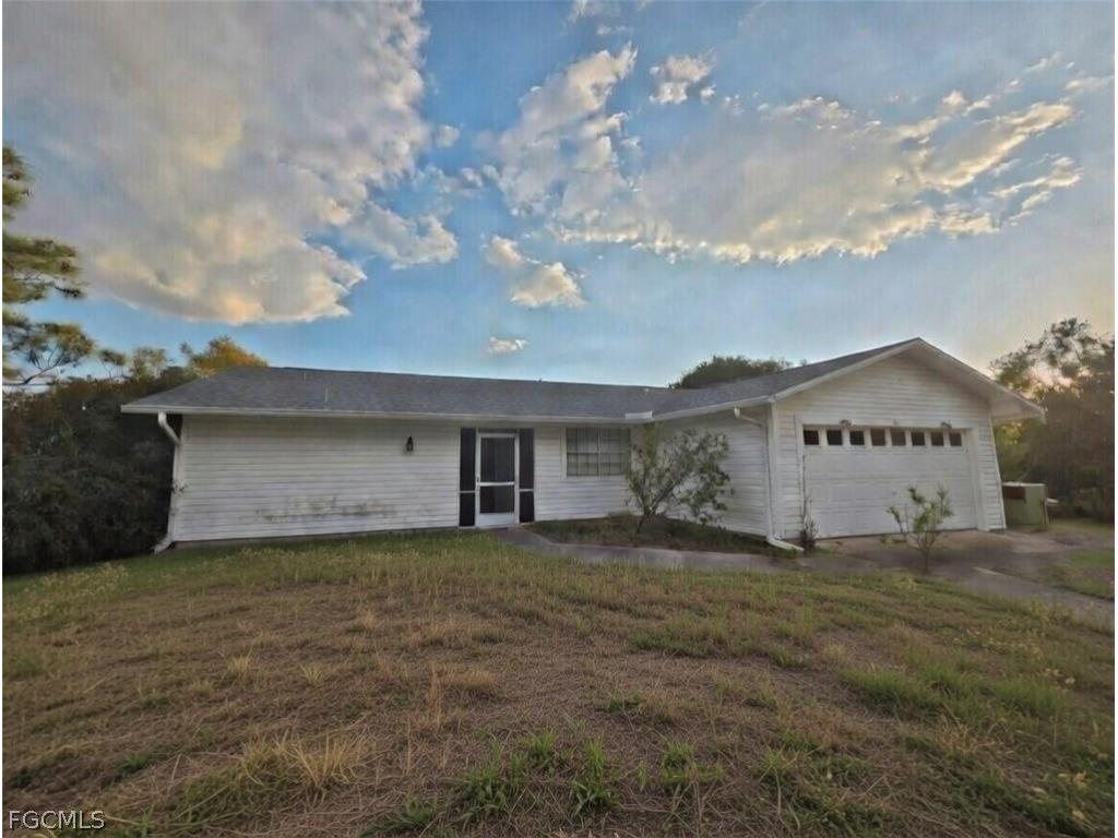 518 Jacaranda Parkway E Cape Coral FL 33909 2026008207 image1
