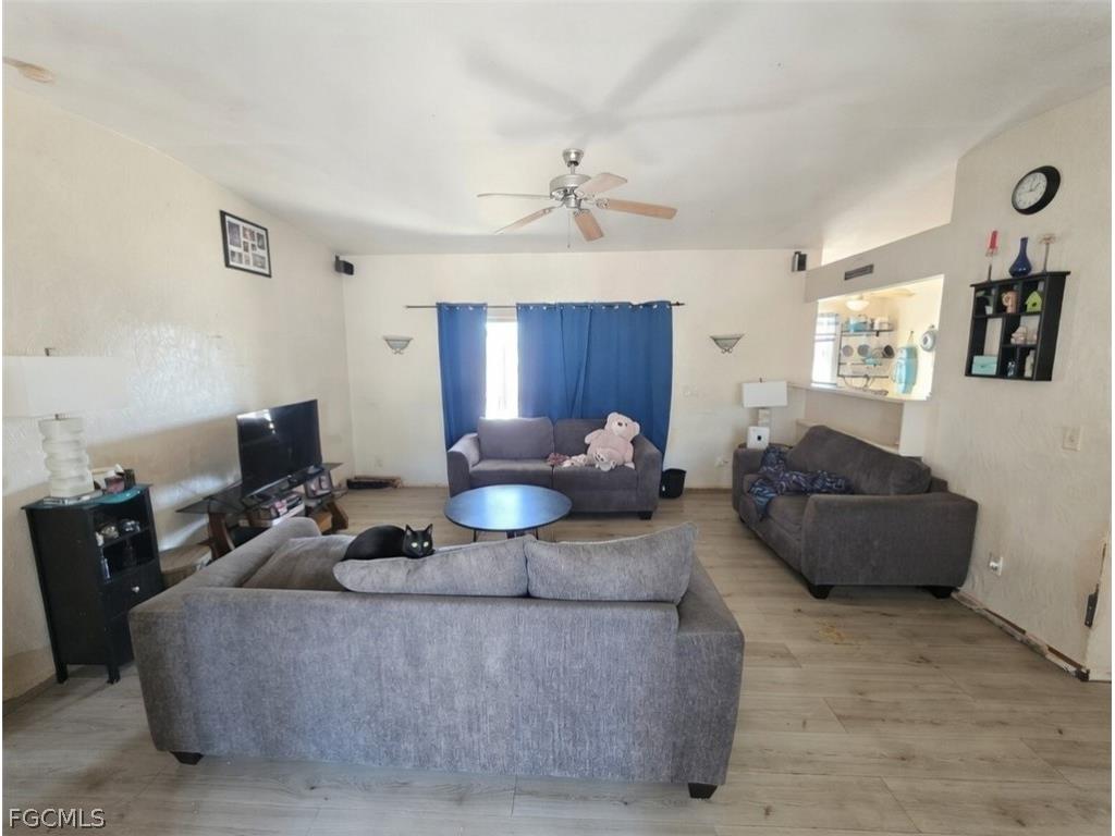 518 Jacaranda Parkway E Cape Coral FL 33909 2026008207 image7