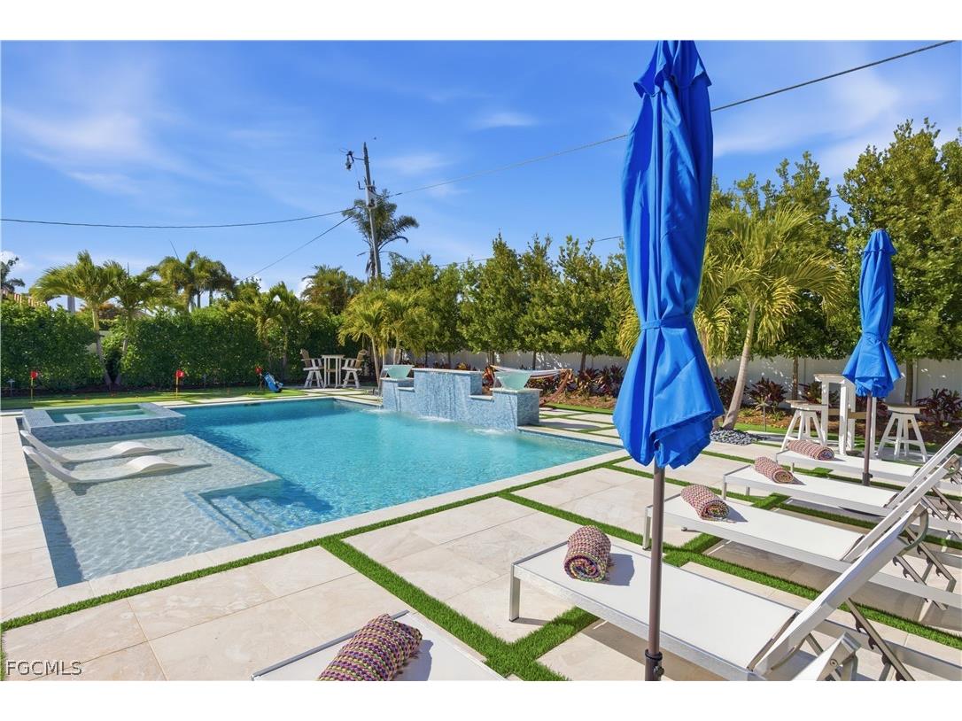 519 105th Avenue N Naples FL 34108 2026010068 image1