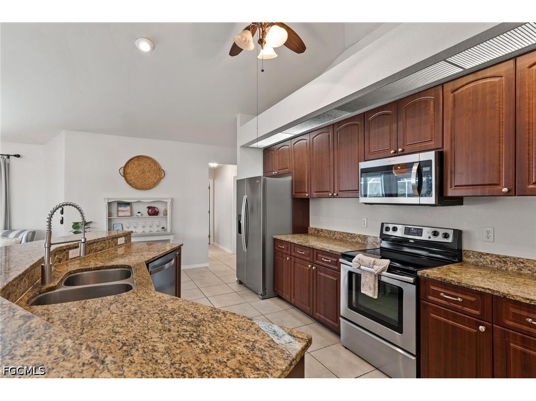 519 NE 19th Terrace Cape Coral FL 33909 2026016877 image4