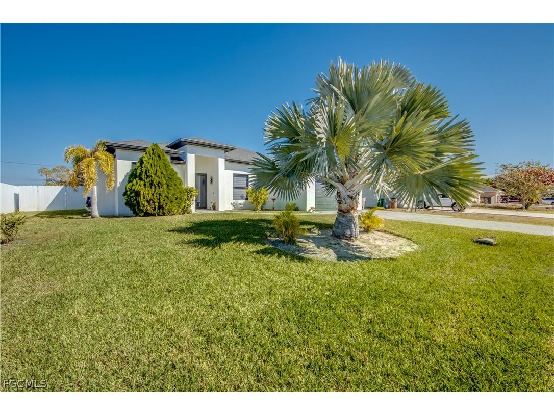 519 Trafalgar Parkway Cape Coral FL 33991 2026005507 image2