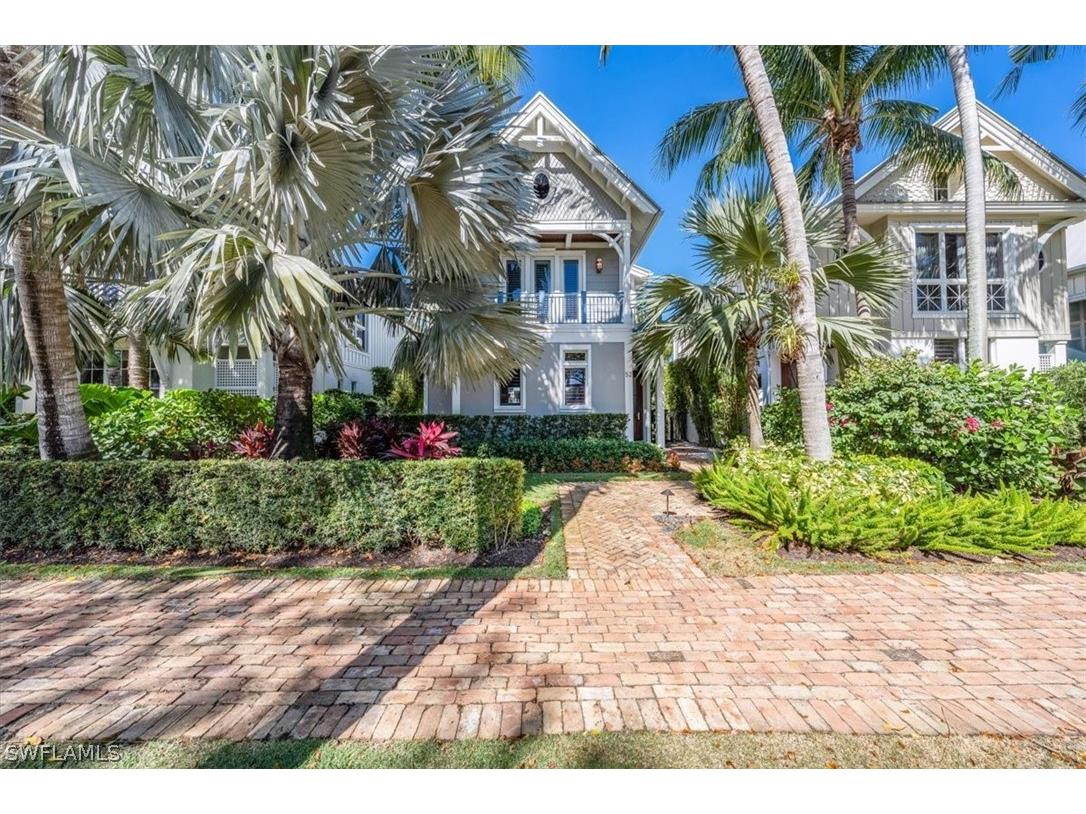 52 6th Street S Naples FL 34102 224033824 image1