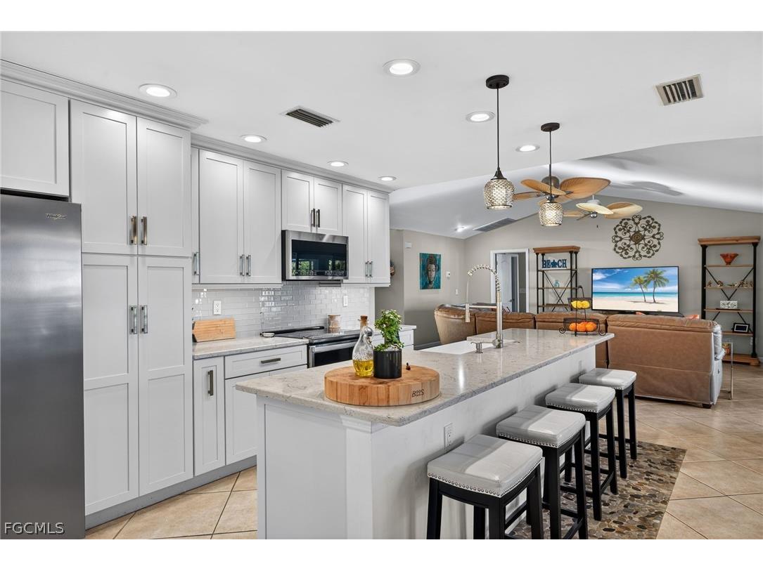 5203 Pelican Boulevard Cape Coral FL 33914 2026007424 image8