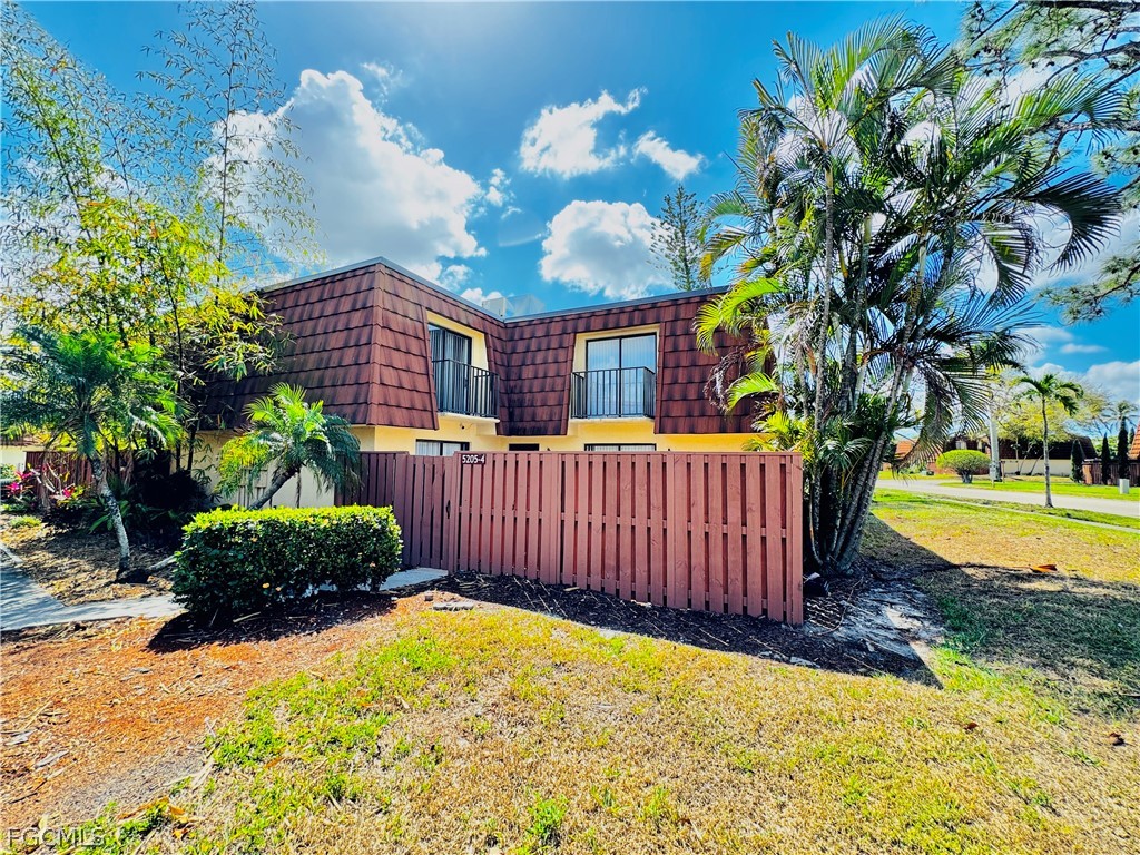 5205 Cedarbend Drive #4 Fort Myers FL 33919 2026012448 image1