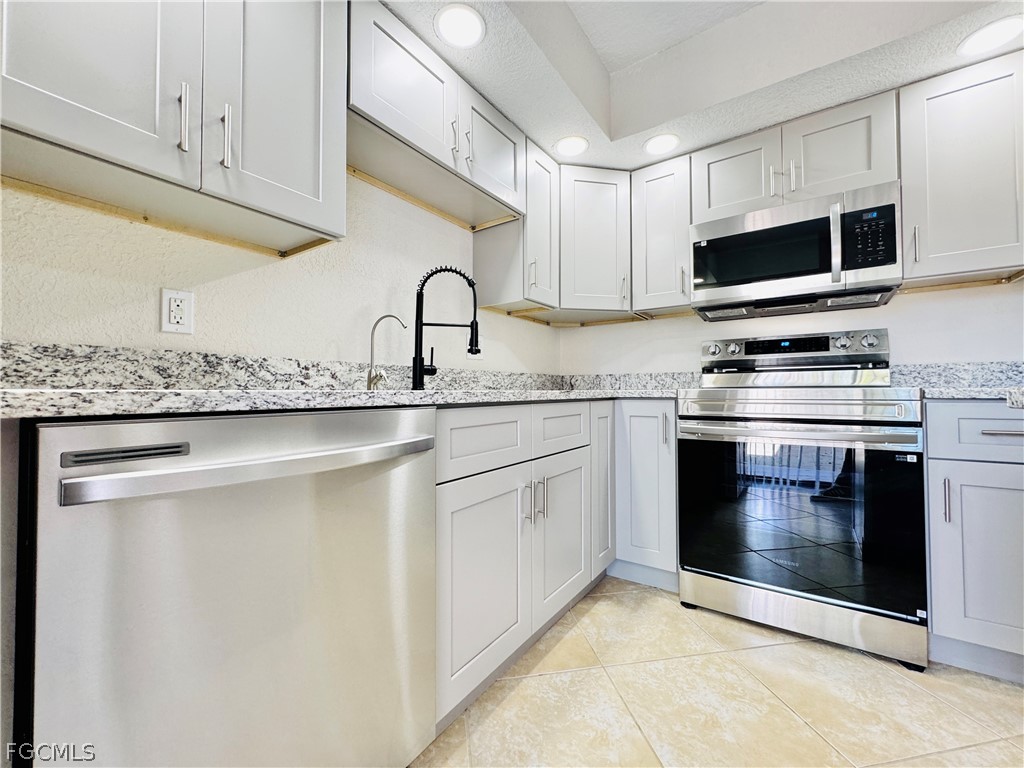 5205 Cedarbend Drive #4 Fort Myers FL 33919 2026012448 image16