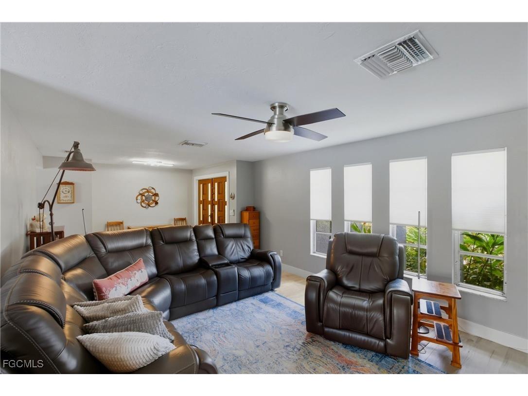 5205 York Court Cape Coral FL 33904 2025013788 image4