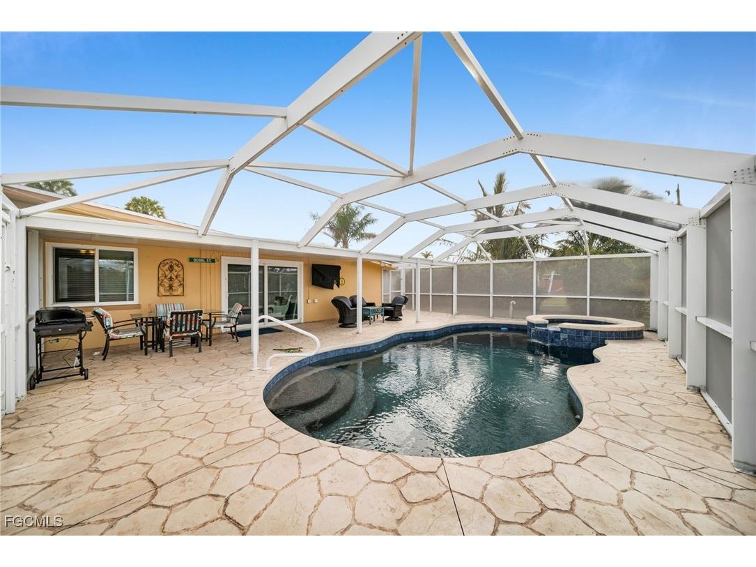 5208 Wilmington Court Cape Coral FL 33904 2026003880 image1