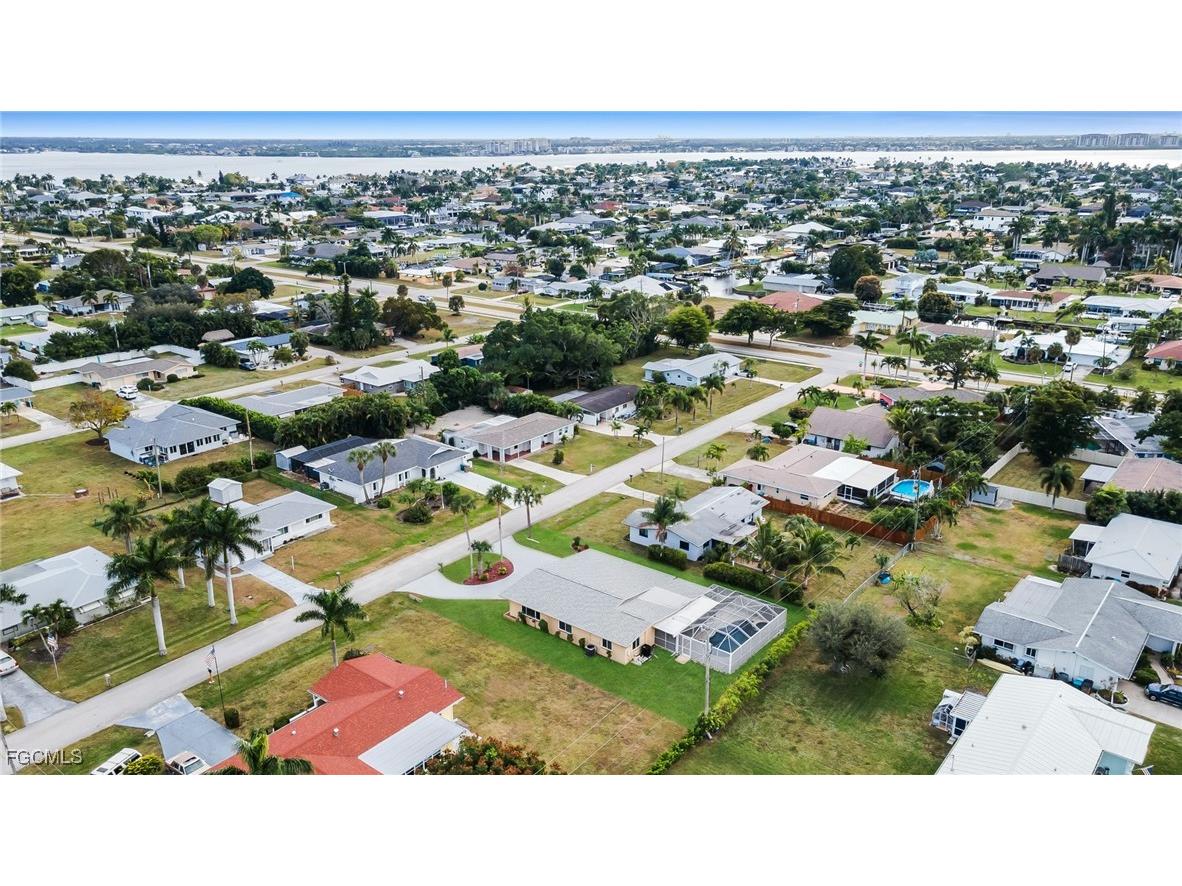 5208 Wilmington Court Cape Coral FL 33904 2026003880 image33