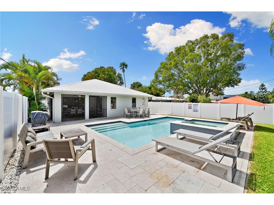 521 102nd Avenue N Naples FL 34108 225074260 image1