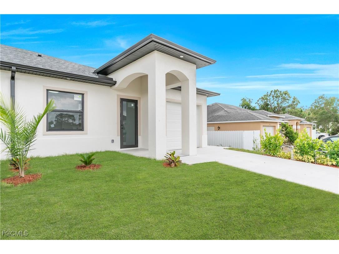 521/523 Lillon Avenue S Lehigh Acres FL 33974 2025024783 image5