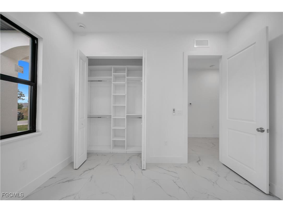 521/523 Lillon Avenue S Lehigh Acres FL 33974 2025024783 image8