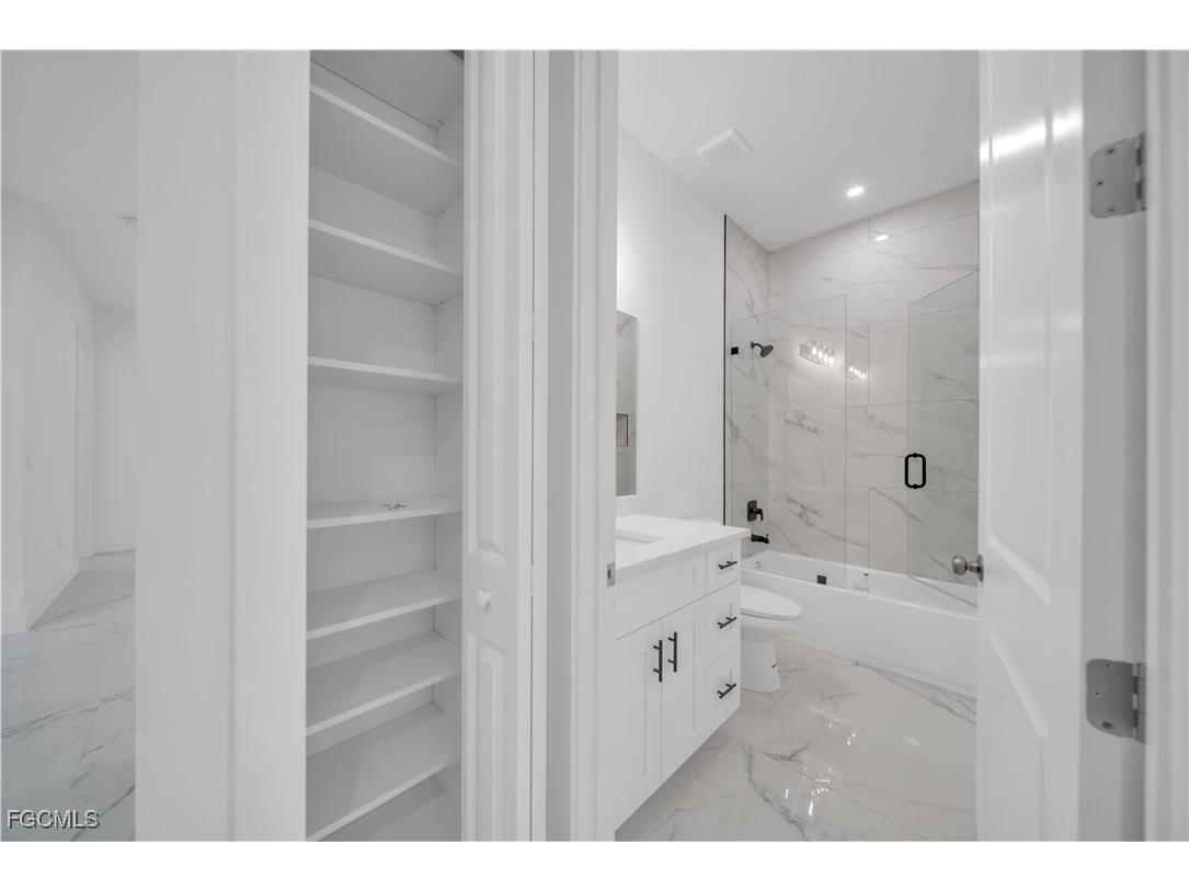 521/523 Lillon Avenue S Lehigh Acres FL 33974 2025024783 image9