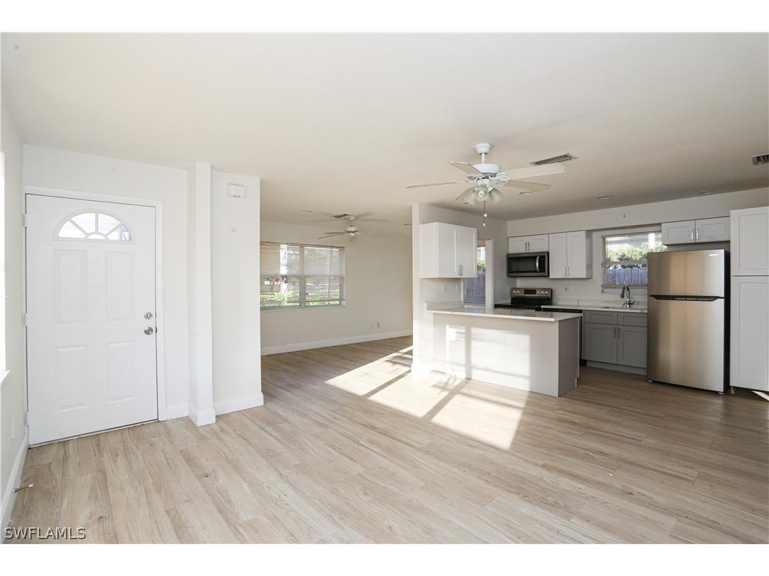 521 96th Avenue N #B Naples FL 34108 226012228 image1