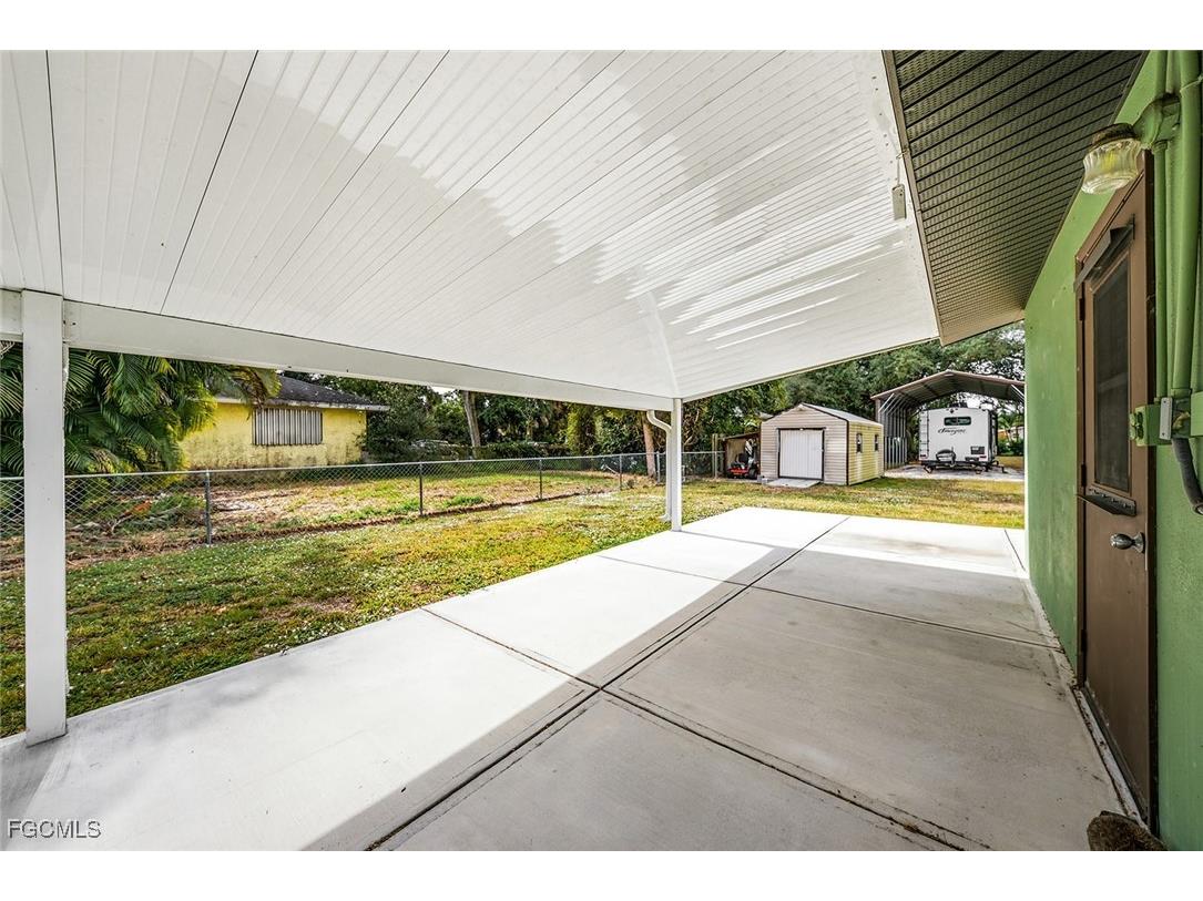 521 Monterey Street North Fort Myers FL 33903 2025023296 image18