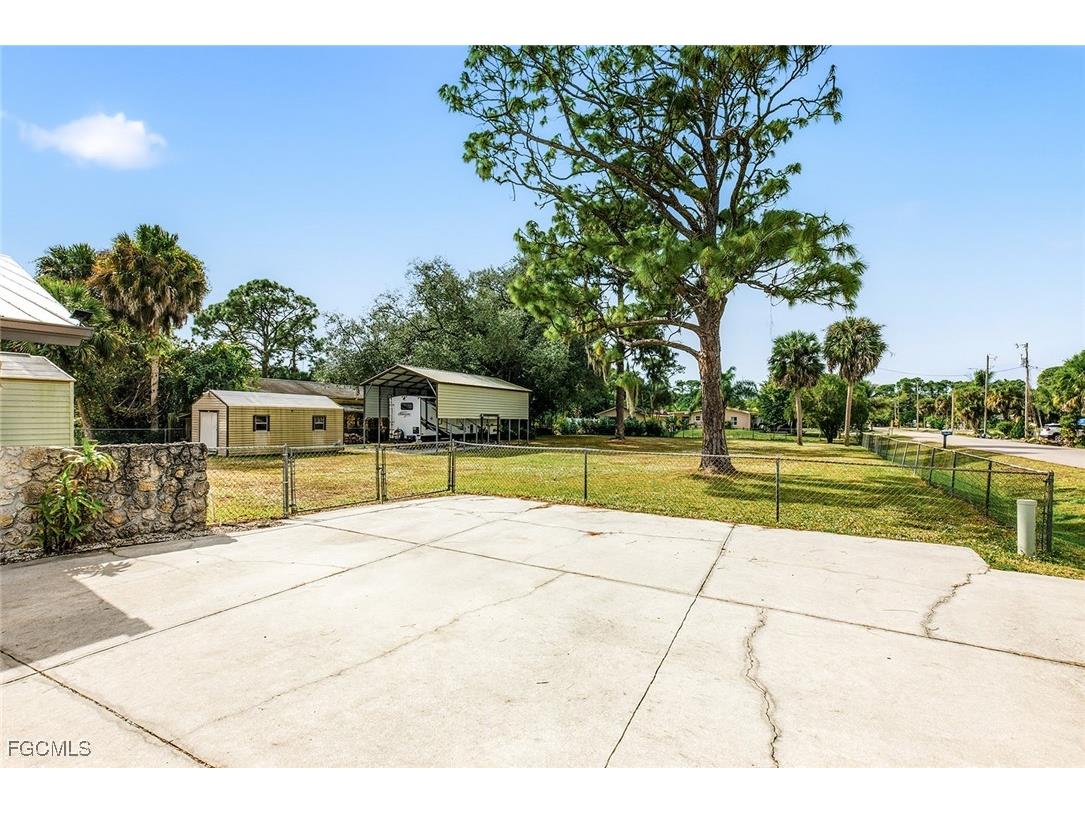 521 Monterey Street North Fort Myers FL 33903 2025023296 image22