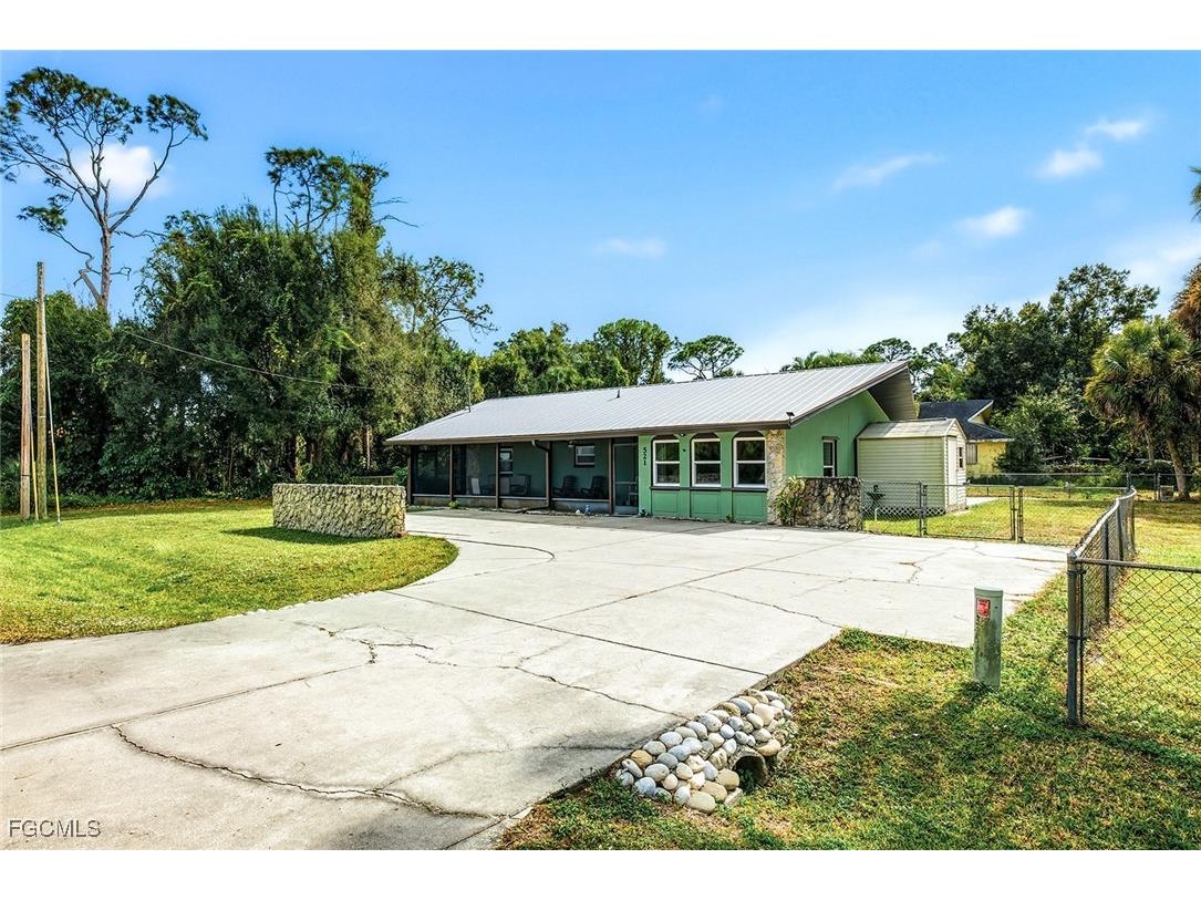 521 Monterey Street North Fort Myers FL 33903 2025023296 image29