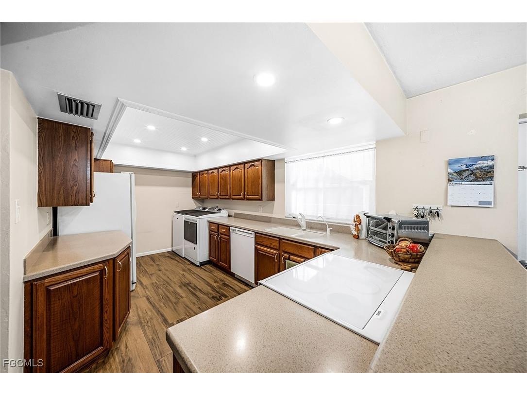 521 Monterey Street North Fort Myers FL 33903 2025023296 image9