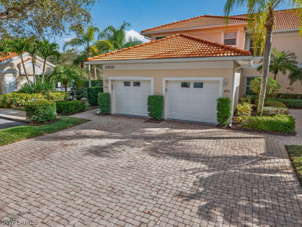 5210 Birmingham Drive #101 Naples FL 34110 226010568 image1