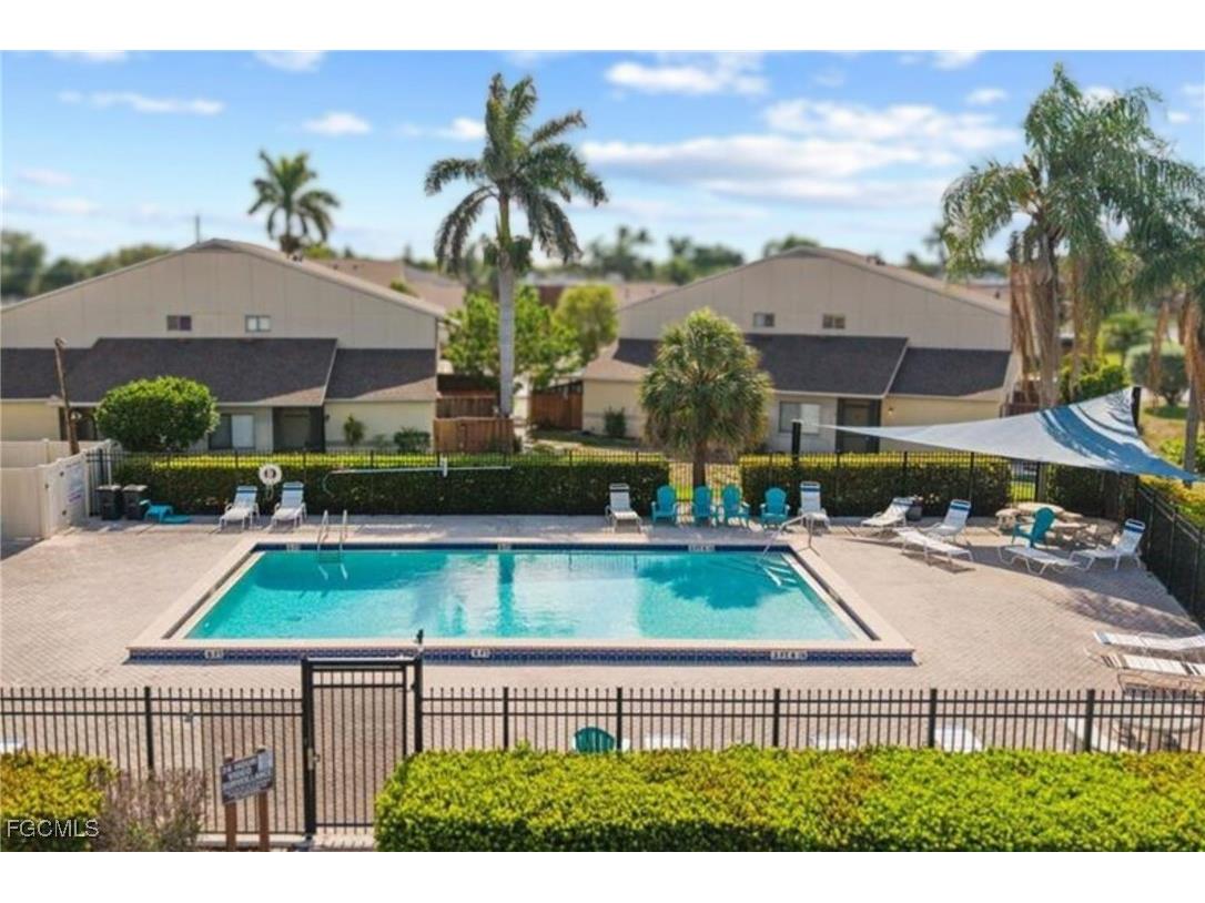 5210 Cedarbend Drive #4 Fort Myers FL 33919 2026000888 image1