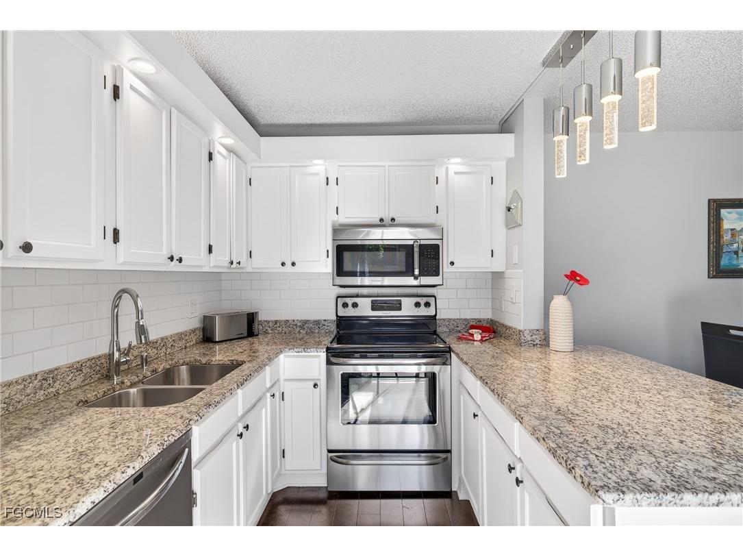 5210 Cedarbend Drive #4 Fort Myers FL 33919 2026000888 image2