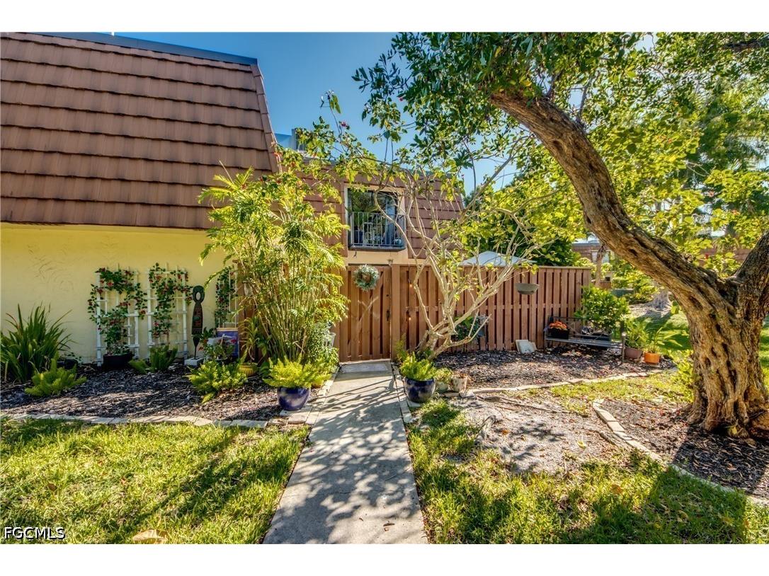 5213 Cedarbend Drive #4 Fort Myers FL 33919 2026027460 image1