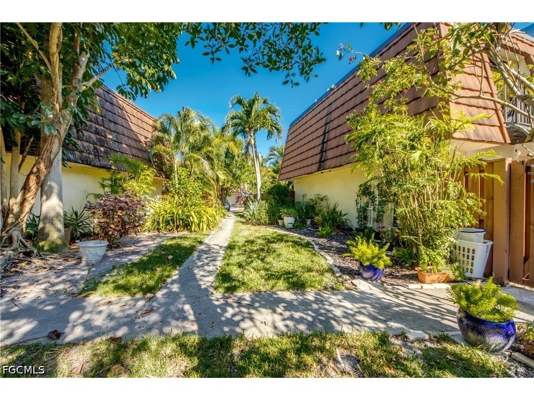 5213 Cedarbend Drive #4 Fort Myers FL 33919 2026027460 image2