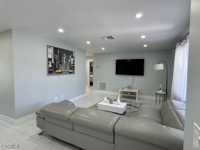 5214 Sunnybrook Court Cape Coral FL 33904 2025013690 image2