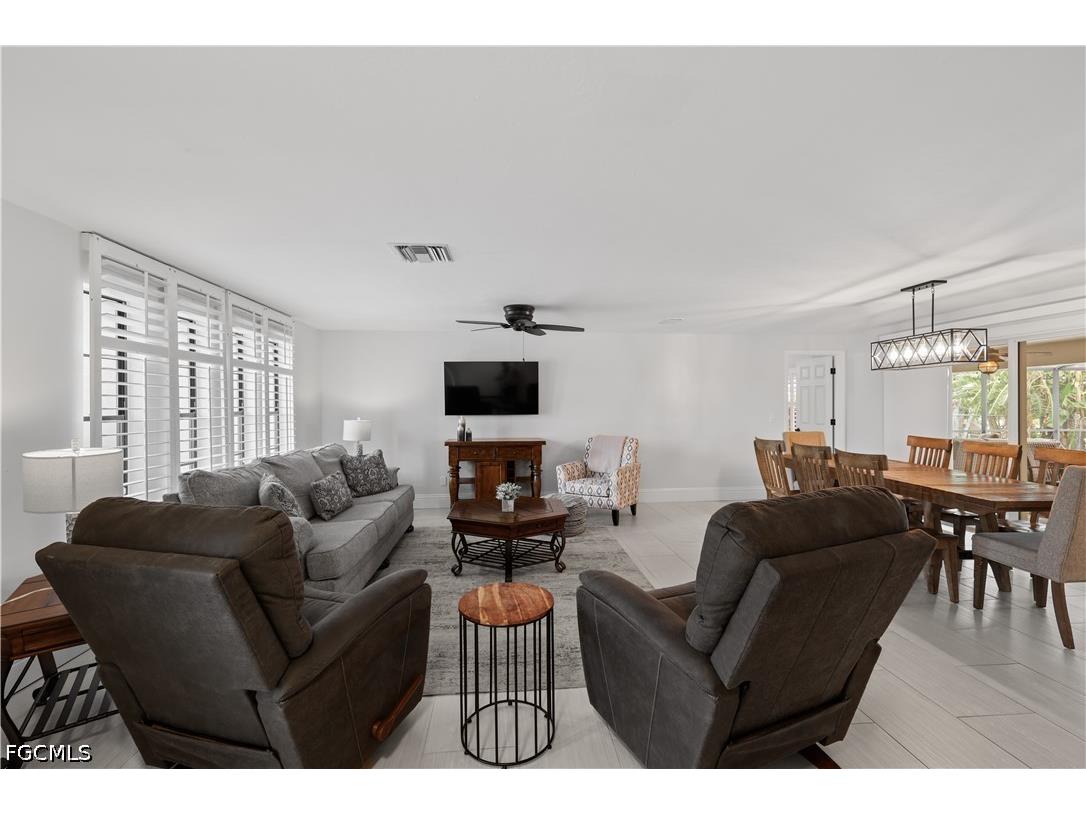 5215 Pelican Boulevard Cape Coral FL 33914 2026023410 image9