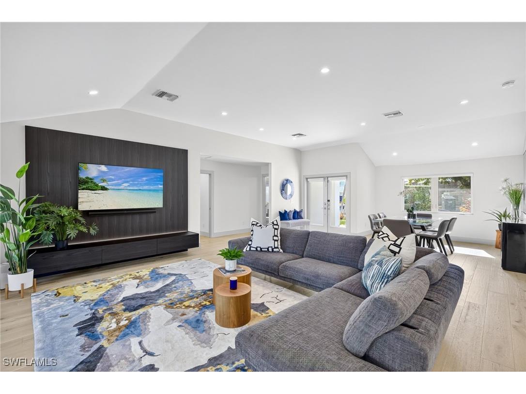 5215 Seashell Avenue Naples FL 34103 225063659 image6