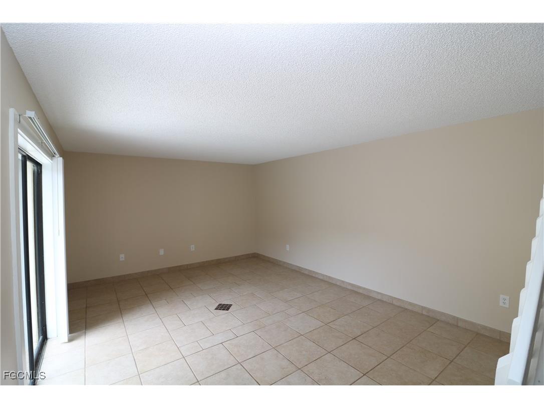 5216 Cedarbend Drive #3 Fort Myers FL 33919 2025020439 image1