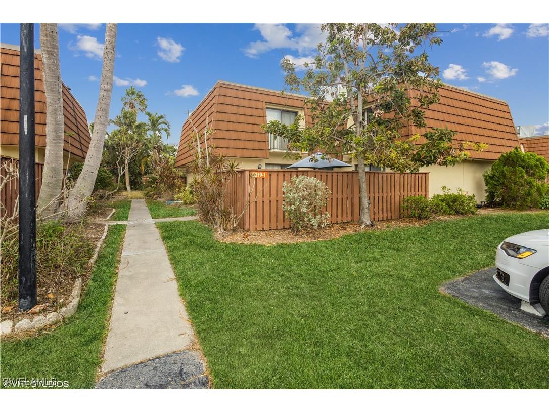 5219 Cedarbend Drive #2 Fort Myers FL 33919 223018505 image1