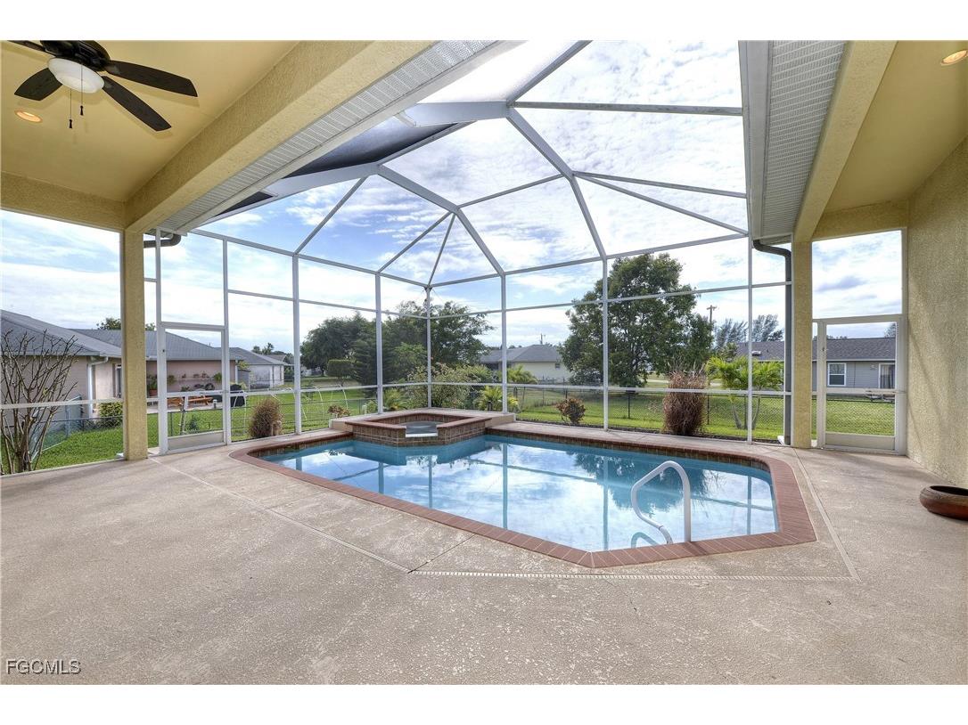 522 SE 13th Street Cape Coral FL 33990 2025023182 image1