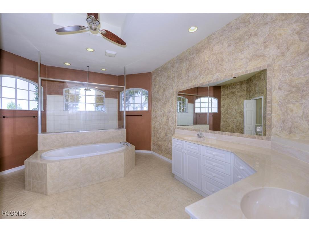 522 SE 13th Street Cape Coral FL 33990 2025023182 image14