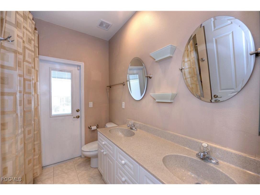 522 SE 13th Street Cape Coral FL 33990 2025023182 image20